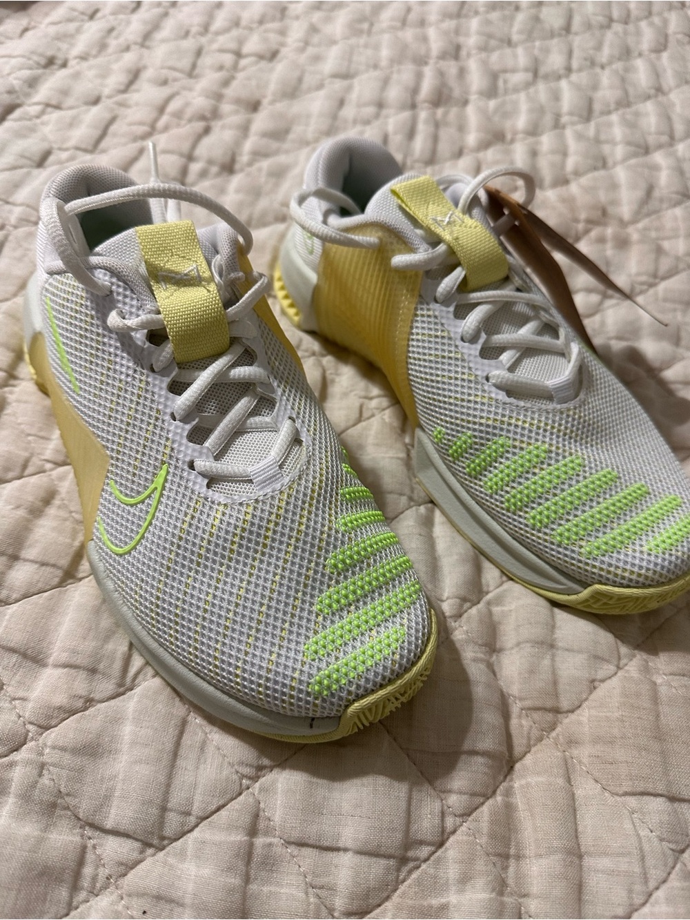 NWT Nike White and Yellow Metcons
